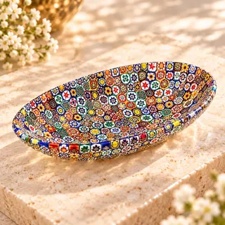 Ovale Millefiori-Schale auf hellem Naturstein