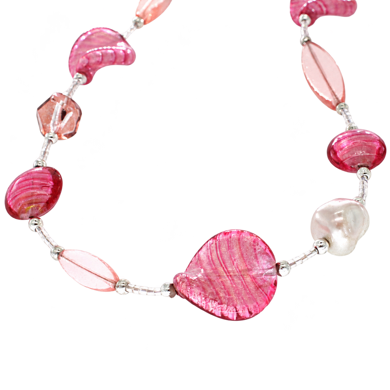Detail des Colliers Azalee in Silber/Rosa mit rosafarbenen Muranoglas-Elementen, transparenten Perlen und hellen Akzenten