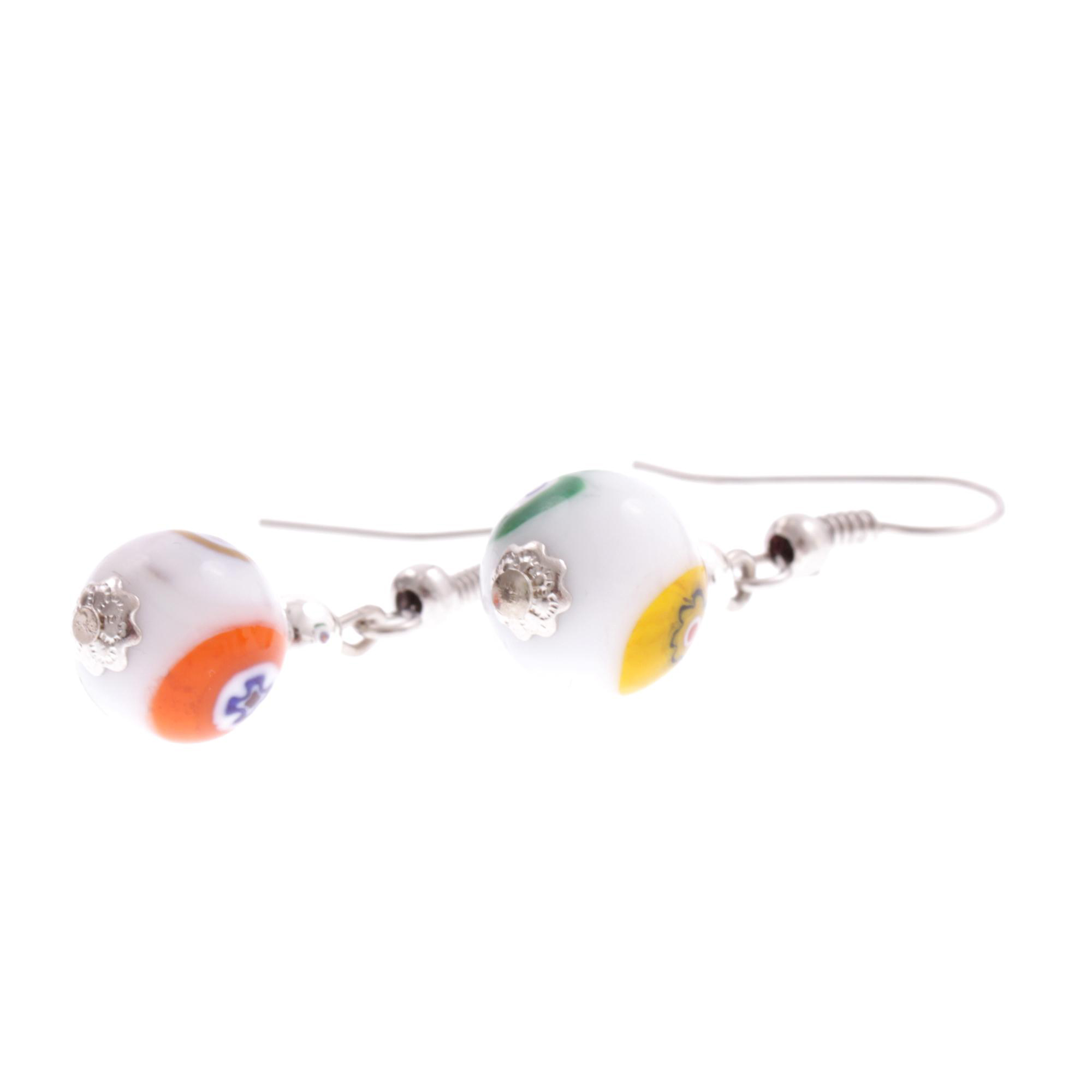 White Mille Fiori Ohrhänger 10 mm Silber; Muranoglas mit Millefiori-Blüten; hochwertig versilberte äußere Metallteile