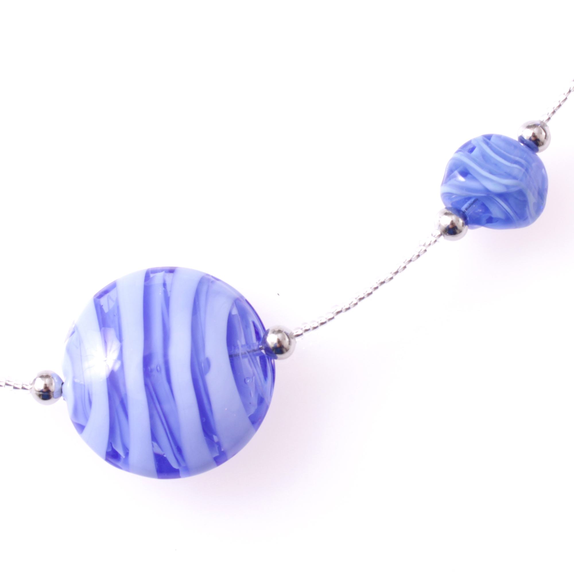 Astana Muranoglas Collier Hellblau/Silber; Muranoglas ohne Metalleinlagen im Glas; hypoallergene und hochwertig versilberte äußere Metallteile einschließlich Karabiner